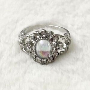 5/$15 🩷 MUST BUNDLE Silver-Tone Iridescent Stone Cabochon Halo Ring